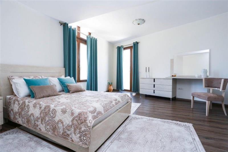 Beachfront villa in Tivat, photograph 10