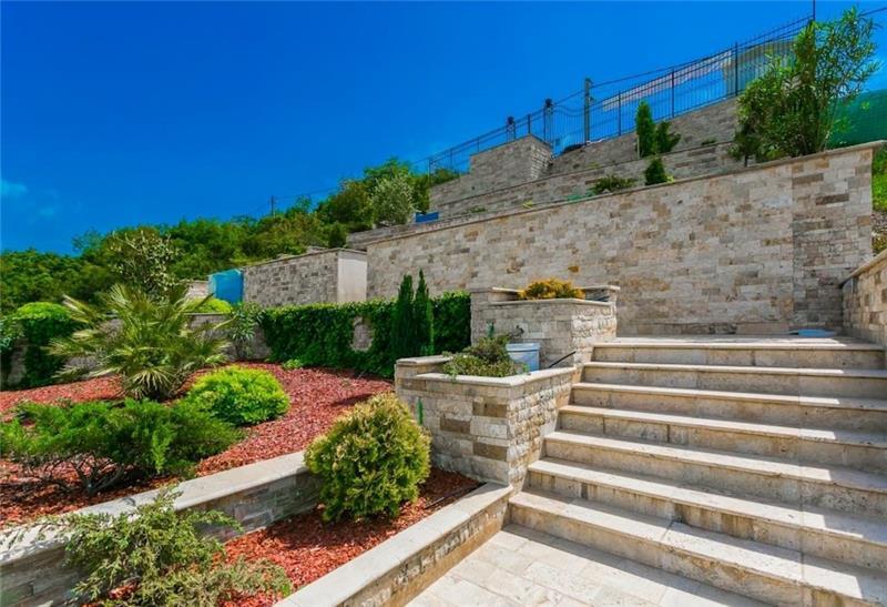 Beachfront villa in Tivat, photograph 20