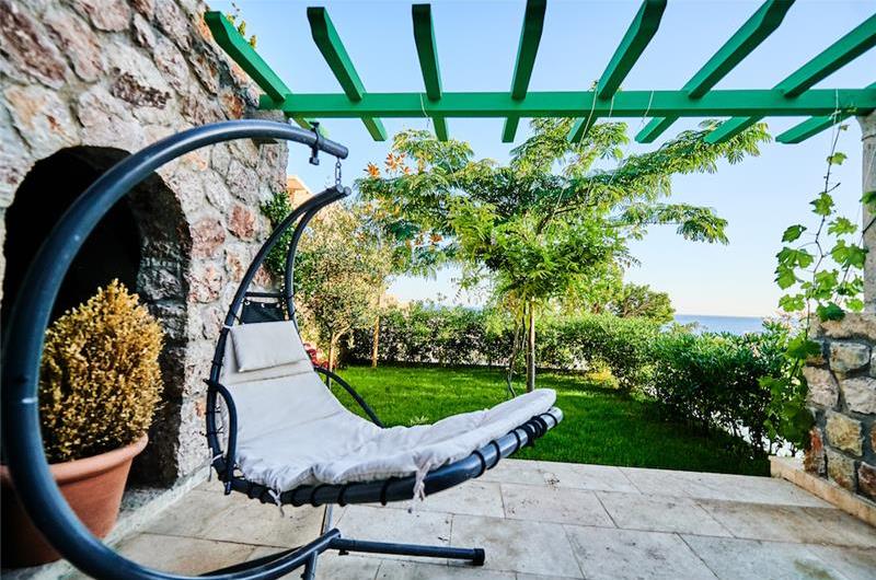 11 bedroom seafront villa with infinity pool near Budvar, sleeps 22