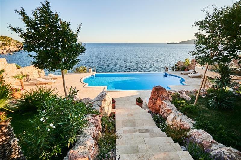 11 bedroom seafront villa with infinity pool near Budvar, sleeps 22