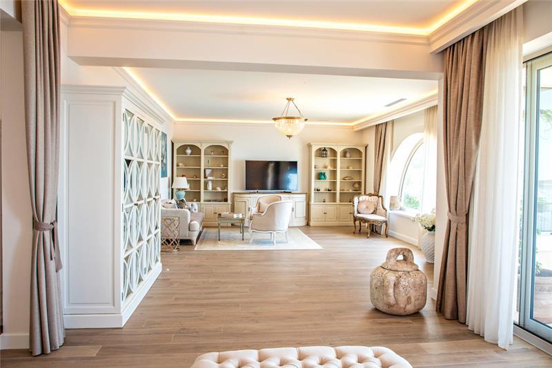 Beachfront villa in Budva, photograph 11