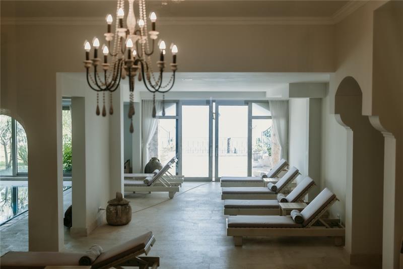 Beachfront villa in Budva, photograph 33