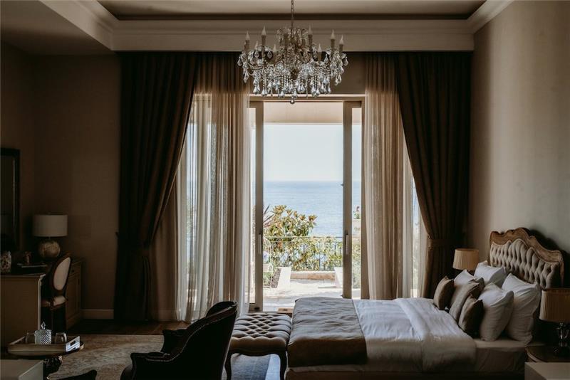 Beachfront villa in Budva, photograph 34
