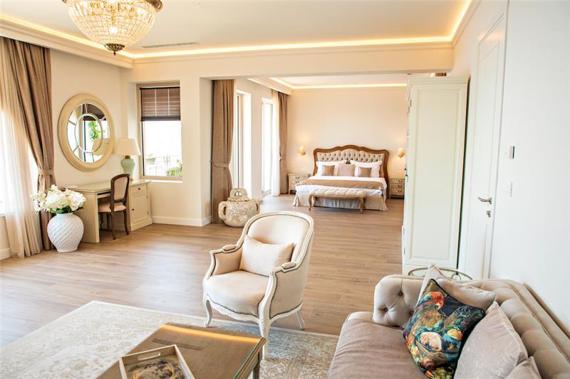 Beachfront villa in Budva, photograph 21