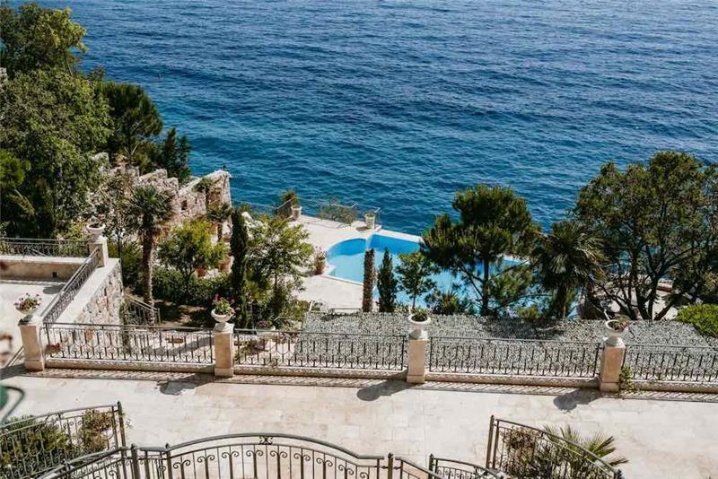 Beachfront villa in Budva, photograph 28