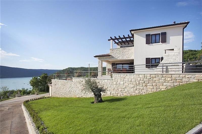 3 bedroom villa with infinity pool in Trget, Istria, sleeps 6