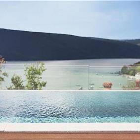 3 bedroom villa with infinity pool in Trget, Istria, sleeps 6