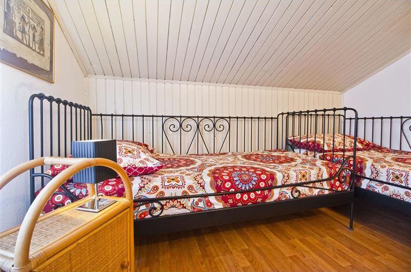 4 bedroom villa with pool in Maslinica, sleeps 8