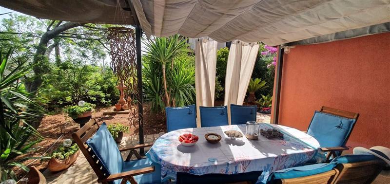 4 bedroom villa with pool in Maslinica, sleeps 8