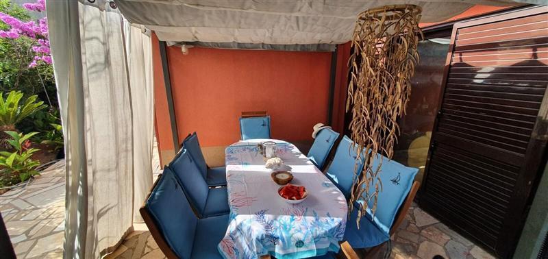 4 bedroom villa with pool in Maslinica, sleeps 8