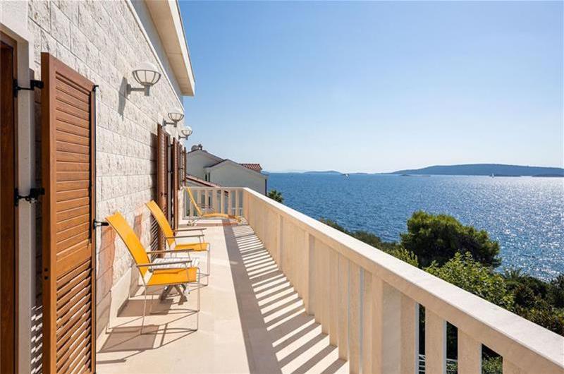 5 bedroom beachfront villa with pool on Ciova Island, Trogir, sleeps 12