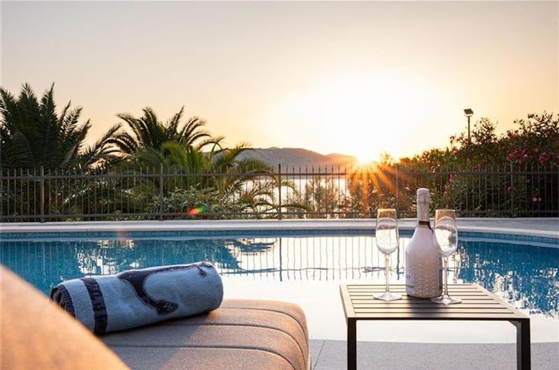 5 bedroom beachfront villa with pool on Ciova Island, Trogir, sleeps 12