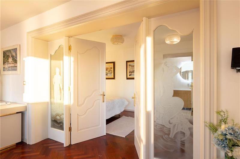 5 bedroom beachfront villa with pool on Ciova Island, Trogir, sleeps 12