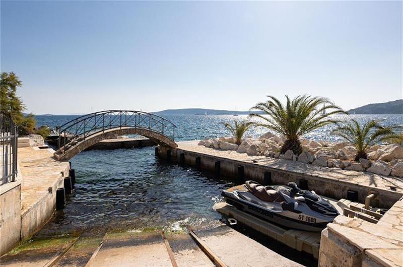 5 bedroom beachfront villa with pool on Ciova Island, Trogir, sleeps 12