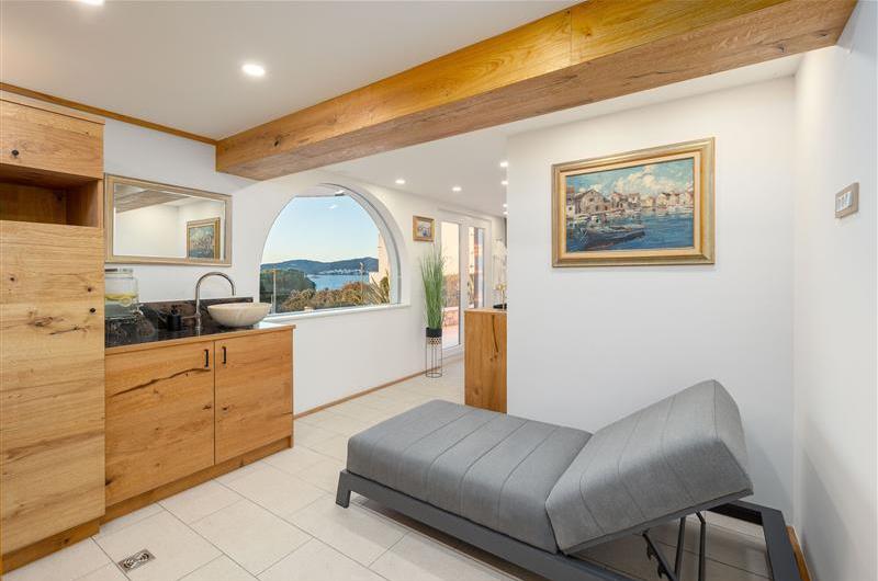 5 bedroom beachfront villa with pool on Ciova Island, Trogir, sleeps 12
