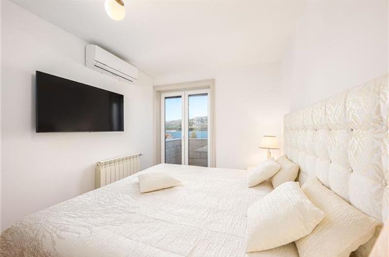 5 bedroom beachfront villa with pool on Ciova Island, Trogir, sleeps 12