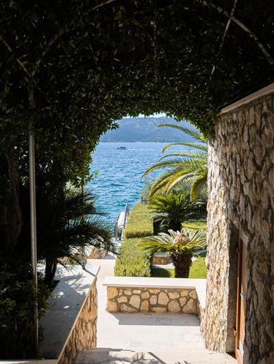 5 bedroom beachfront villa with pool on Ciova Island, Trogir, sleeps 12