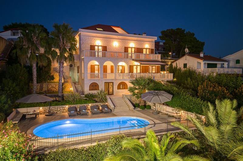 5 bedroom beachfront villa with pool on Ciova Island, Trogir, sleeps 12