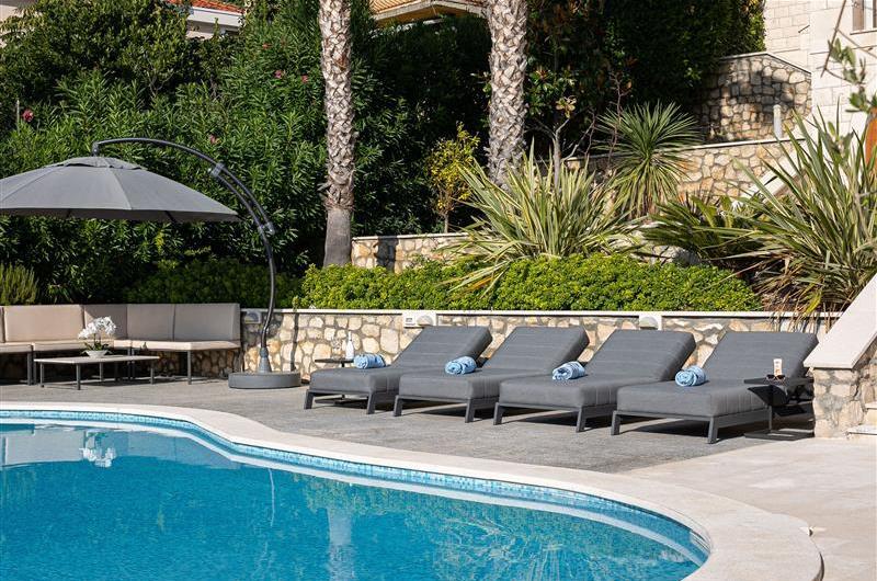 5 bedroom beachfront villa with pool on Ciova Island, Trogir, sleeps 12