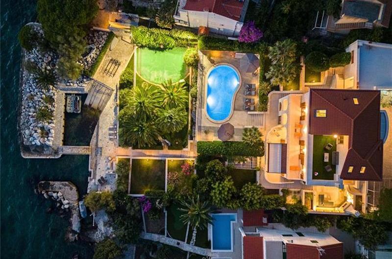 5 bedroom beachfront villa with pool on Ciova Island, Trogir, sleeps 12