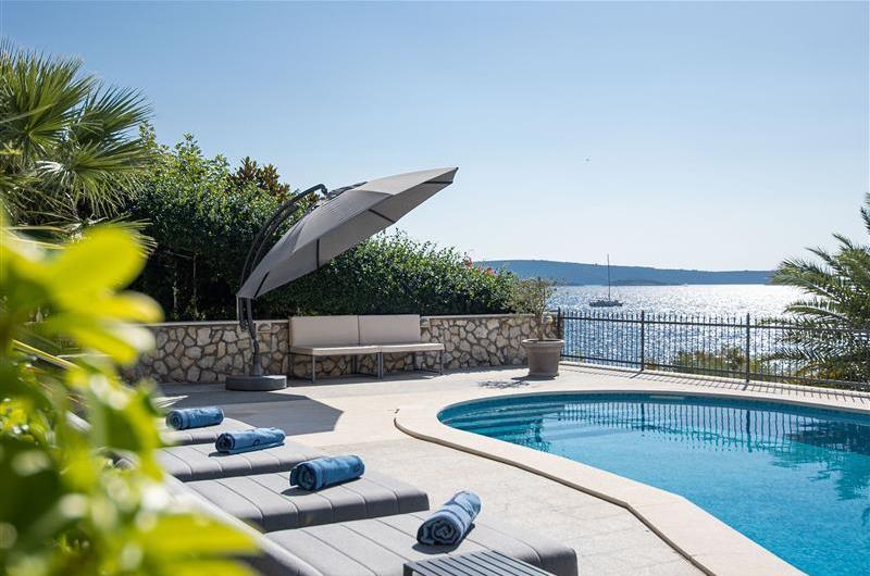 5 bedroom beachfront villa with pool on Ciova Island, Trogir, sleeps 12