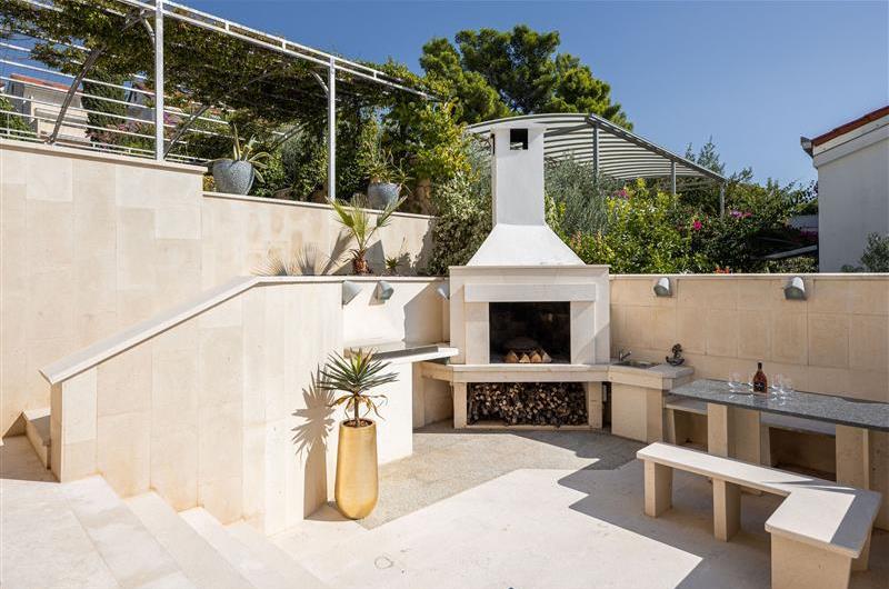 5 bedroom beachfront villa with pool on Ciova Island, Trogir, sleeps 12