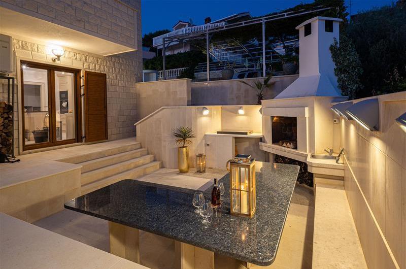 5 bedroom beachfront villa with pool on Ciova Island, Trogir, sleeps 12