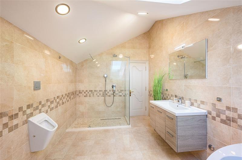 5 bedroom beachfront villa with pool on Ciova Island, Trogir, sleeps 12
