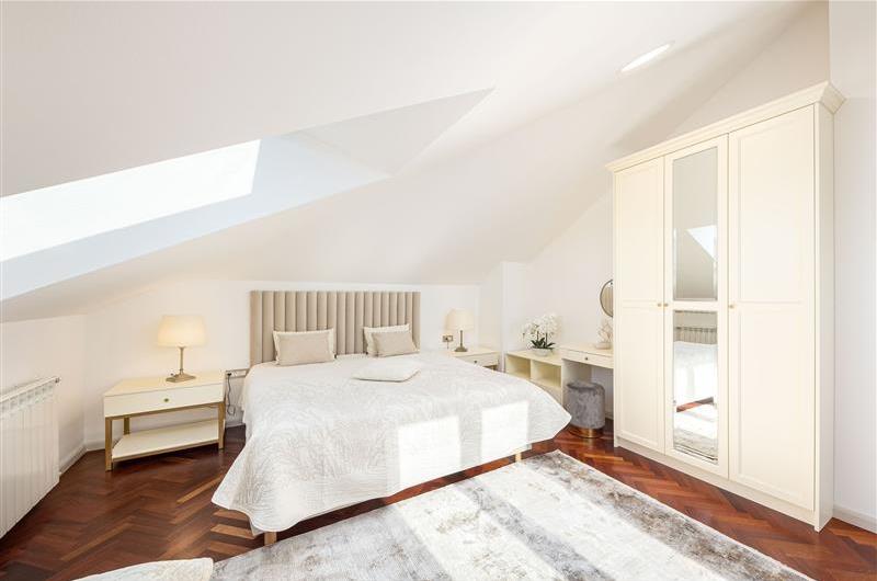 5 bedroom beachfront villa with pool on Ciova Island, Trogir, sleeps 12