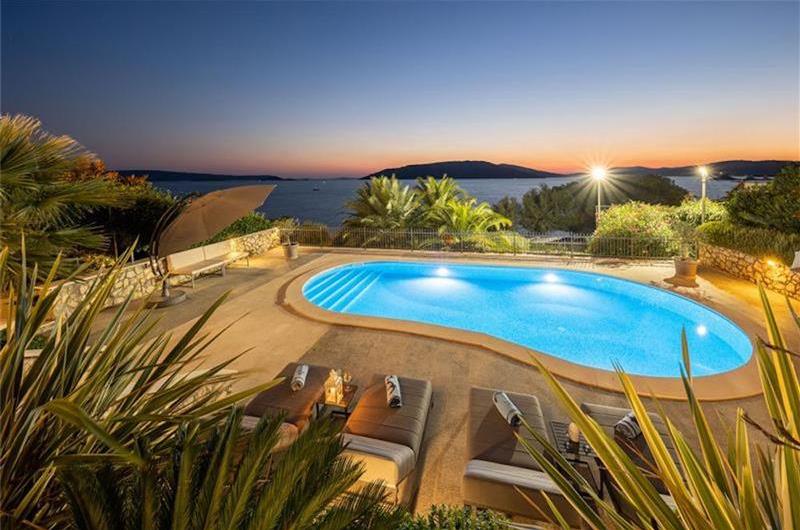 5 bedroom beachfront villa with pool on Ciova Island, Trogir, sleeps 12