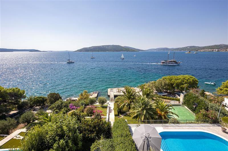5 bedroom beachfront villa with pool on Ciova Island, Trogir, sleeps 12