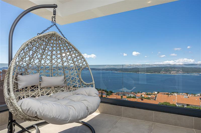 4 bedroom villa with infinity pool and sea views in Crikvencia, Rijeka, sleeps 8