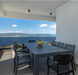 4 bedroom villa with infinity pool and sea views in Crikvencia, Rijeka, sleeps 8