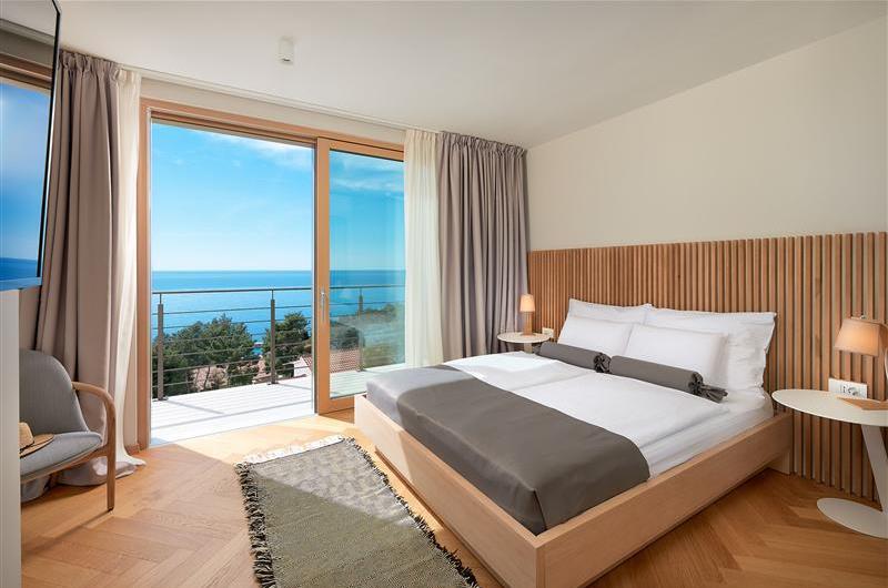 3 bedroom villa with pool and sea views Hvar island sleeps 6