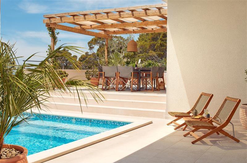 3 bedroom villa with pool and sea views Hvar island sleeps 6