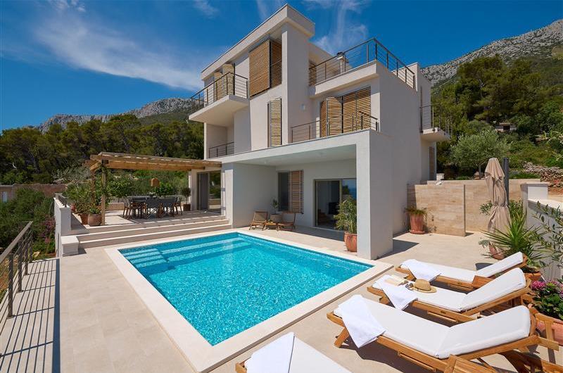3 bedroom villa with pool and sea views Hvar island sleeps 6