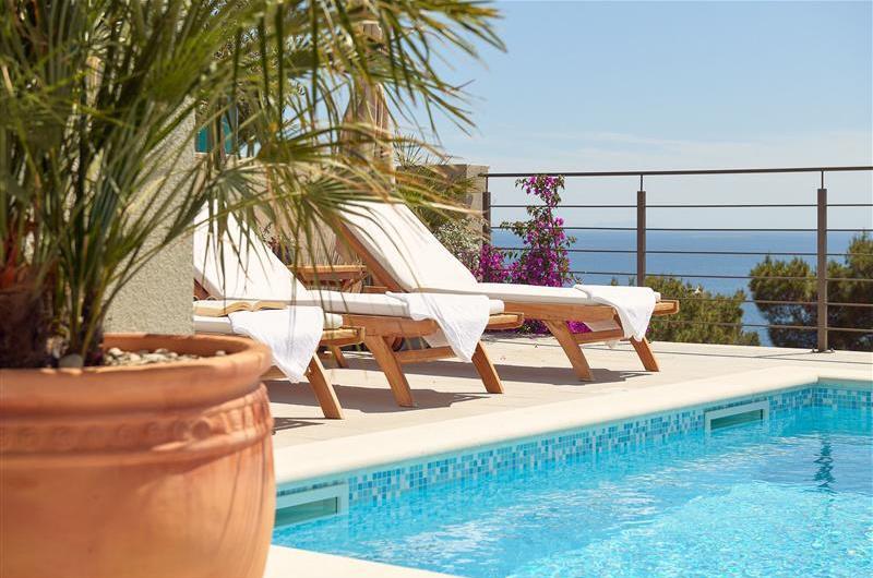 3 bedroom villa with pool and sea views Hvar island sleeps 6