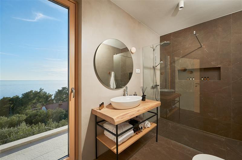 3 bedroom villa with pool and sea views Hvar island sleeps 6