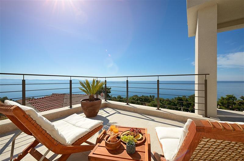 3 bedroom villa with pool and sea views Hvar island sleeps 6