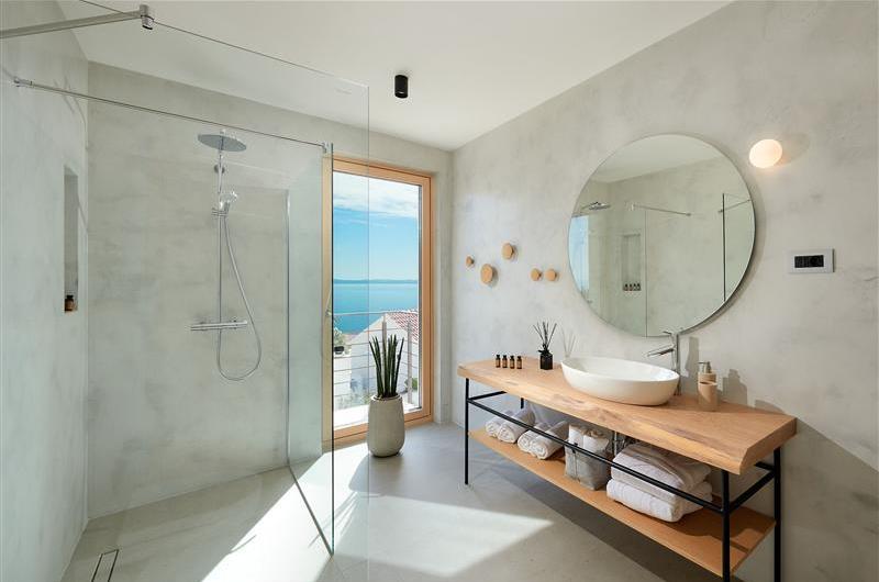 3 bedroom villa with pool and sea views Hvar island sleeps 6