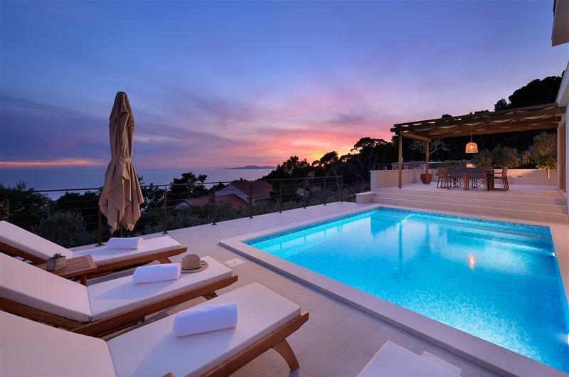 3 bedroom villa with pool and sea views Hvar island sleeps 6