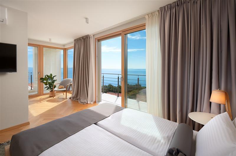 3 bedroom villa with pool and sea views Hvar island sleeps 6