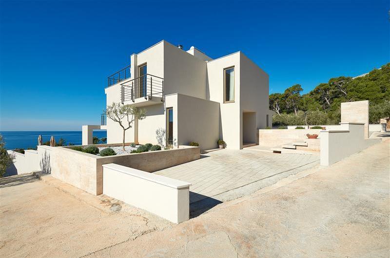 3 bedroom villa with pool and sea views Hvar island sleeps 6