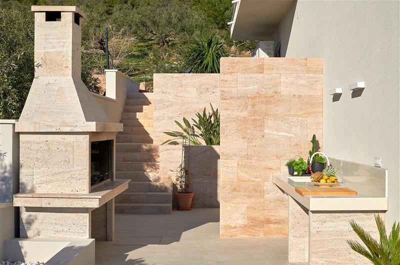 3 bedroom villa with pool and sea views Hvar island sleeps 6