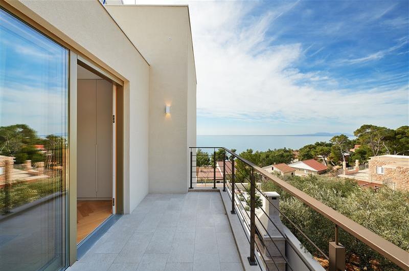 3 bedroom villa with pool and sea views Hvar island sleeps 6