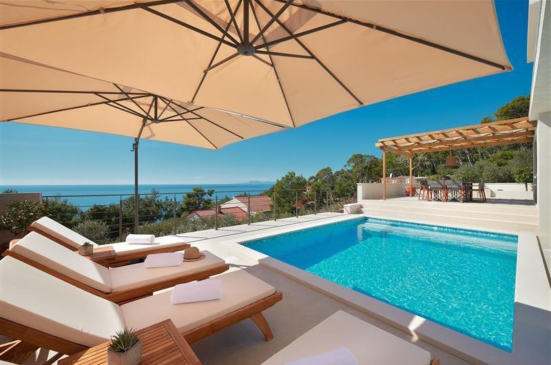 3 bedroom villa with pool and sea views Hvar island sleeps 6