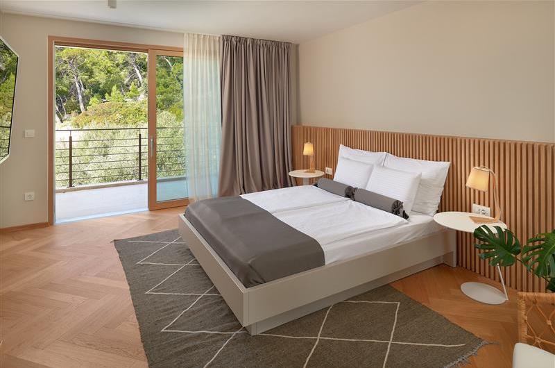 3 bedroom villa with pool and sea views Hvar island sleeps 6