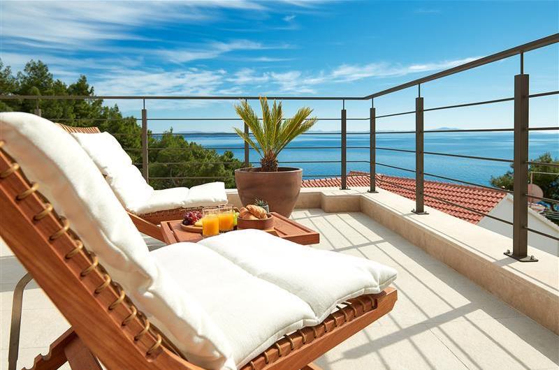 3 bedroom villa with pool and sea views Hvar island sleeps 6