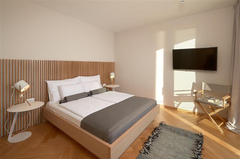 3 bedroom villa with pool and sea views Hvar island sleeps 6
