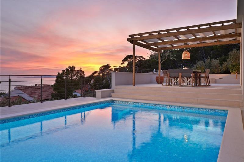 3 bedroom villa with pool and sea views Hvar island sleeps 6